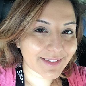 Meet your Posher, Rebeca